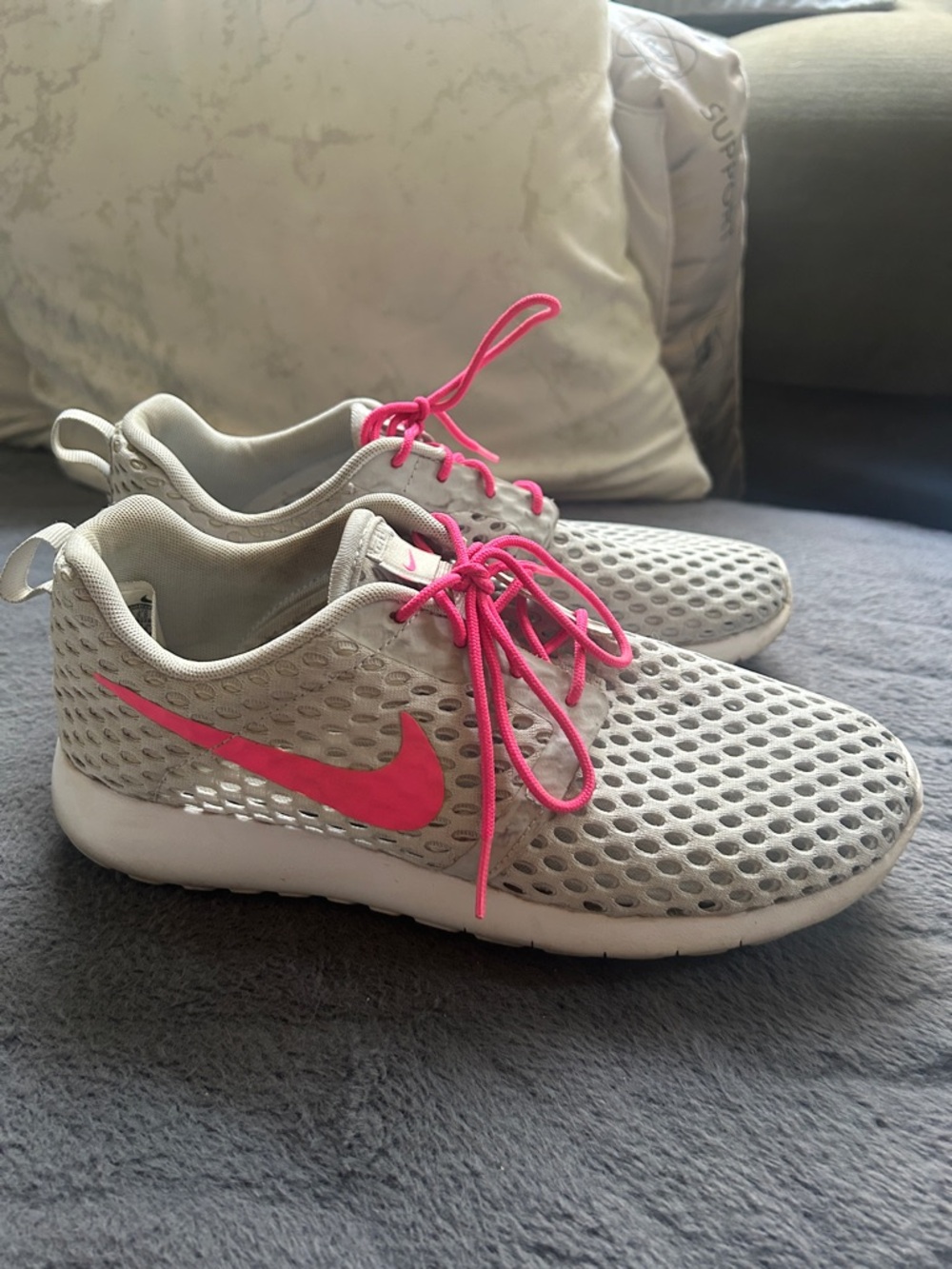 Women’s Mesh Nike Sneakers size 7.5 (6Y)